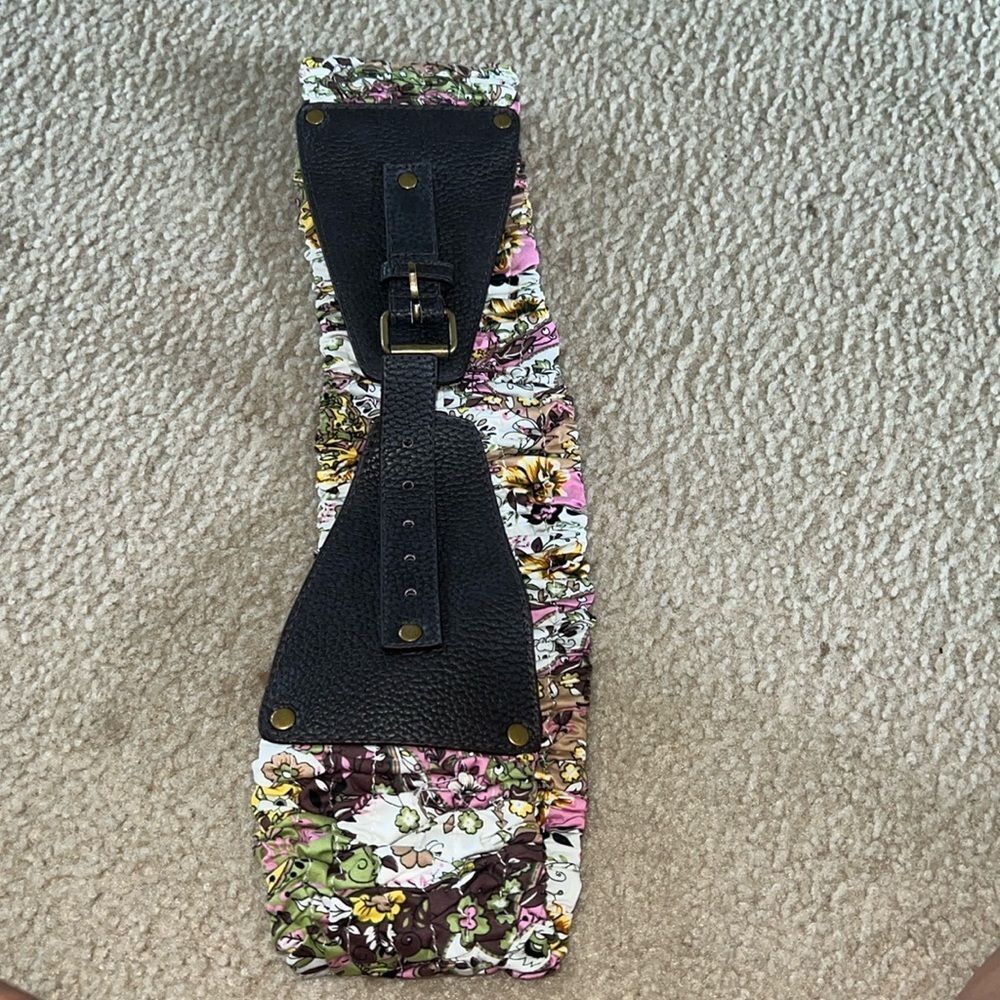 Women’s stretchable belt size S EUC